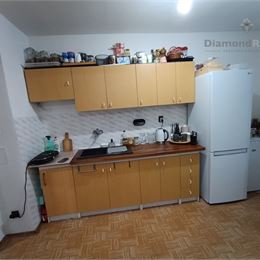 Na predaj veľkometrážny 4 izbový bezbariérový byt Nitra - Jelenecká s 30 m2 úložným priestorom