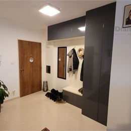 Na predaj 2-izbový byt s garážovým státím v bytovom komplexe Borovicový háj, Popradská ulica, Košice - Západ.