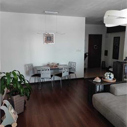 Na predaj 2-izbový byt s garážovým státím v bytovom komplexe Borovicový háj, Popradská ulica, Košice - Západ.