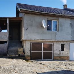 Na predaj veľký rodinný dvojdom, 22 árový pozemok, obec Olšovany, Košice okolie (15 km od Košíc).