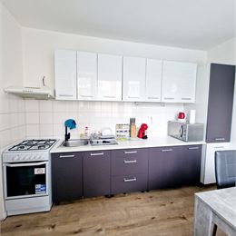 REZERVOVANÉ! Na predaj 3 izbový byt s lodžiou po kompletnej rekonštrukcii na ulici Orgovánová, Košice - Západ.
