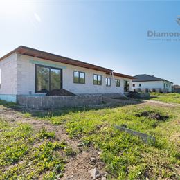 NA PREDAJ 4 IZBOVÝ RODINNÝ DOM V OBCI BELŽA | HOLODOM | POZEMOK 384m2