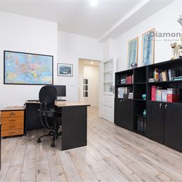 NA PREDAJ 2 IZBOVÝ STAROMESTSKÝ BYT S VYSOKÝMI STROPMI