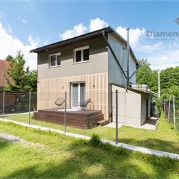 NA PREDAJ CELOROČNÁ CHATA V KRÁSNOM PROSTREDÍ | MALÁ IDA | ĎALŠÍ 591m2 POZEMOK V CENE
