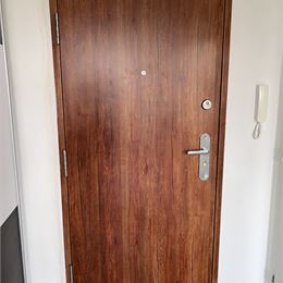 GARSÓNKA S VÝHĽADOM NA LABOREC