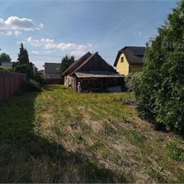 Na predaj starší rodinný dom s veľkou záhradou.