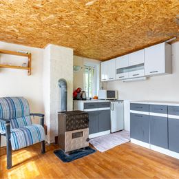 NA PREDAJ MUROVANÁ CHATA SO ZÁHRADOU | 385m² | SVINICA