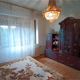 Na predaj rodinný dom Jelšovce plus tri apartmány