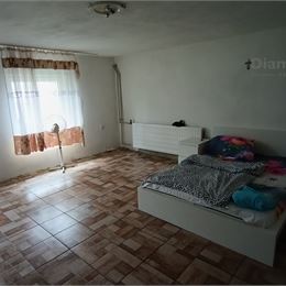Na predaj rodinný dom Jelšovce plus tri apartmány