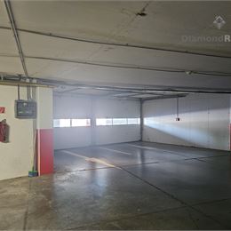 Na predaj kancelária v centre mesta s dvomi garážovými miestami