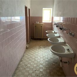 REZERVOVANÝ Kaštieľ na predaj 1757 m2 Sebechleby