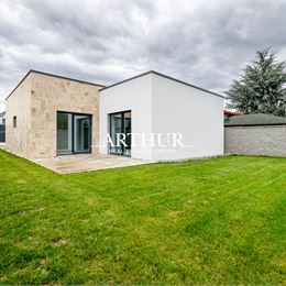 Výnimočný 5 izbový BUNGALOV po kolaudácii s dvojgarážou vo Vrakuni!