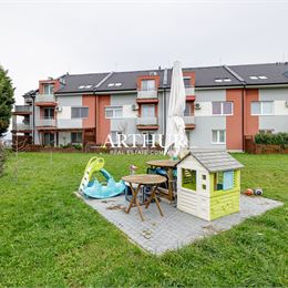 Exkluzívny predaj 3 izb. bytu s balkónom, parkovaním v Senci, Dlhá ulica
