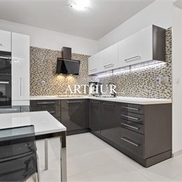 Exkluzívny predaj 3 izb. bytu s balkónom, parkovaním v Senci, Dlhá ulica