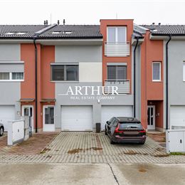 Exkluzívny predaj 3 izb. bytu s balkónom, parkovaním v Senci, Dlhá ulica