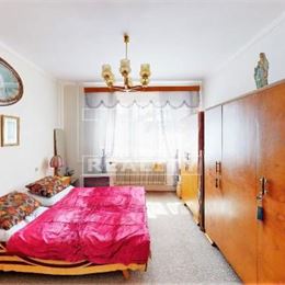 NA PREDAJ RODINNÝ DOM S VEĽKÝM POZEMKOM 2328 m2 NADLICE okr. PARTIZÁNSKE.
