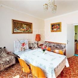 NA PREDAJ RODINNÝ DOM S VEĽKÝM POZEMKOM 2328 m2 NADLICE okr. PARTIZÁNSKE.