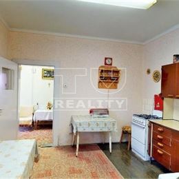 NA PREDAJ RODINNÝ DOM S VEĽKÝM POZEMKOM 2328 m2 NADLICE okr. PARTIZÁNSKE.
