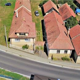 NA PREDAJ RODINNÝ DOM S VEĽKÝM POZEMKOM 2328 m2 NADLICE okr. PARTIZÁNSKE.