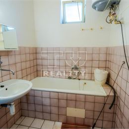 Rodinný dom na predaj v Kamenici nad Hronom na pozemku o výmere 3200m2