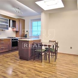  priestranný 3 izbový BYT s dvoma balkónmi, SVÄTÝ JUR, 75,83 m2