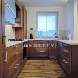  priestranný 3 izbový BYT s dvoma balkónmi, SVÄTÝ JUR, 75,83 m2