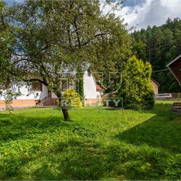 RODINNÝ DOM v obci Turie s pozemkom o rozlohe 1519 m2 + 2 samostatné stavby