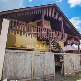 Rodinný dom na podnikateľské účely aj na bývanie v centre, Dvory nad Žitavou, 829m2