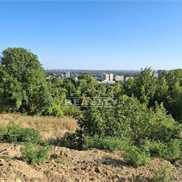 Stavebný 10 árový pozemok s čarovným výhľadom, na stavbu rodinného domu v prírodnej lokalite Bratislava