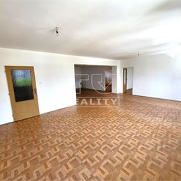 VEĽKOMETRÁŽNY NEBYTOVÝ PRIESTOR VYUŹIVANÝ AKO 4i BYT, CENTRUM, 118m²