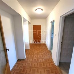 VEĽKOMETRÁŽNY NEBYTOVÝ PRIESTOR VYUŹIVANÝ AKO 4i BYT, CENTRUM, 118m²