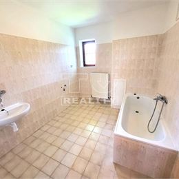 VEĽKOMETRÁŽNY NEBYTOVÝ PRIESTOR VYUŹIVANÝ AKO 4i BYT, CENTRUM, 118m²