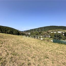 STAVEBNÝ POZEMOK O ROZLOHE 1451m2, DOLNÁ BREZNICA, OKRES PÚCHOV