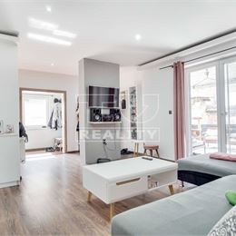 3-izbový rodinný dom s terasou blízko centra, Dvory nad Žitavou, 525m2