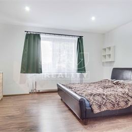 3-izbový rodinný dom s terasou blízko centra, Dvory nad Žitavou, 525m2