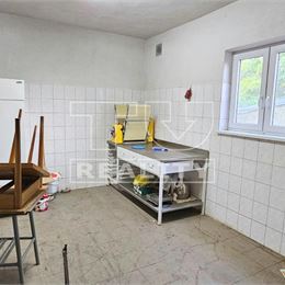 Na predaj zaujímavá nehnuteľnosť-Dva domy za cenu jedného v obci Krušovce, 732 m2