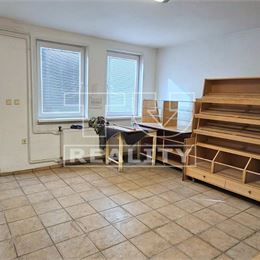 Na predaj zaujímavá nehnuteľnosť-Dva domy za cenu jedného v obci Krušovce, 732 m2