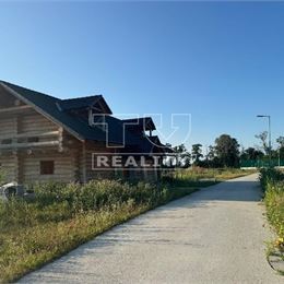 Rekreačný pozemok, 800 m2 s chatou