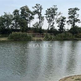 Rekreačný pozemok, 800 m2 s chatou