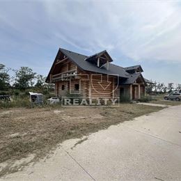 Rekreačný pozemok, 800 m2 s chatou