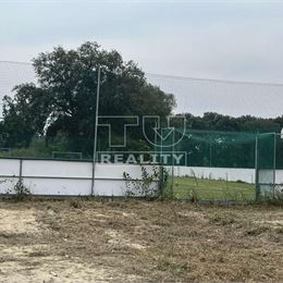 Rekreačný pozemok, 800 m2 s chatou