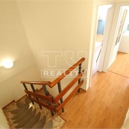 EXKLUZÍVNA PONUKA! DVOJPODLAŽNÝ BYT S KRBOM A PARKOVACÍM MIESTOM V SUTERÉNE V CENTRE- POPRAD-TATRY