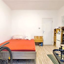 Čiastočne zrekonštruovaná GARSÓNKA, BA RUŽINOV, 19 m2