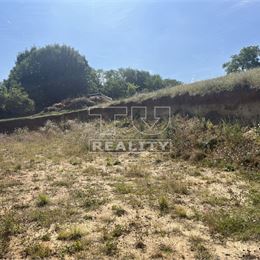 Pozemok na stavbu RD, 882 m2, Vinohrada n/V