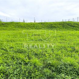 Na predaj pozemok vhodný na stavbu rodinného domu v obci Tesáre, 650m2