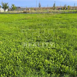 Na predaj pozemok vhodný na stavbu rodinného domu v obci Tesáre, 650m2