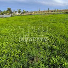 Na predaj pozemok vhodný na stavbu rodinného domu v obci Tesáre, 650m2