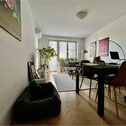 Priestranný 2-izbový byt s balkónom po kompletnej rekonštrukcii v tesnej blízkosti centra Bratislavy, 55,63 m2