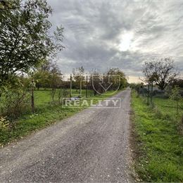 Pozemok 1813 m2, Abrahám