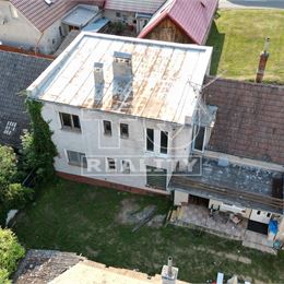 NA PREDAJ DVOJPOSCHODOVÝ DOM 258m2, NA POZEMKU 221m2, MORAVSKÉ LIESKOVÉ
